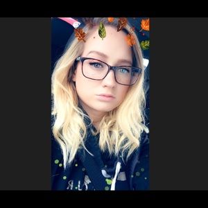 Meet your Posher, Courtney